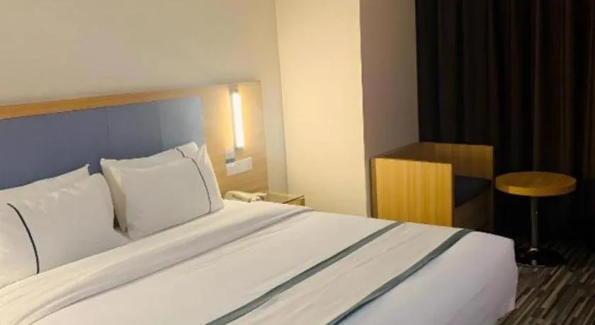 Bed in City Comfort Inn Deyang Shifang Yonghu Park