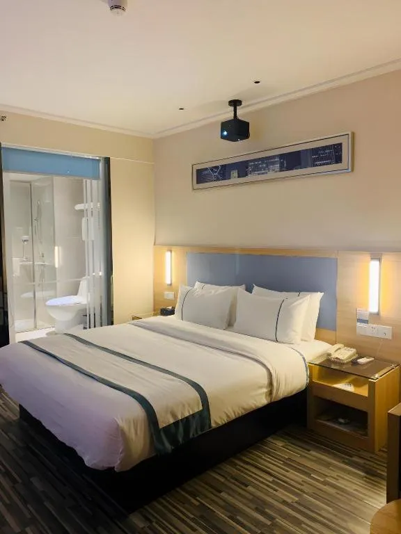 Bed in City Comfort Inn Deyang Shifang Yonghu Park