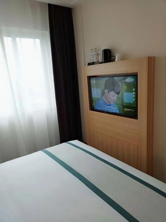 Bed in City Comfort Inn Deyang Shifang Yonghu Park