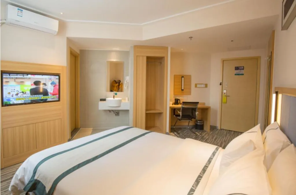 Bed in City Comfort Inn Deyang Shifang Yonghu Park