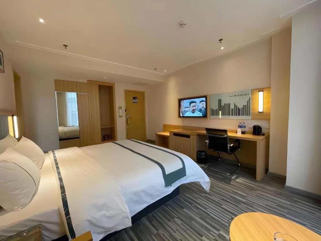 Bed in City Comfort Inn Deyang Shifang Yonghu Park