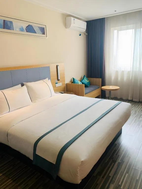 Bed in City Comfort Inn Deyang Shifang Yonghu Park