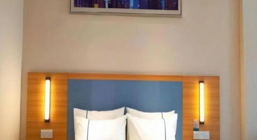 Bed in City Comfort Inn Deyang Shifang Yonghu Park