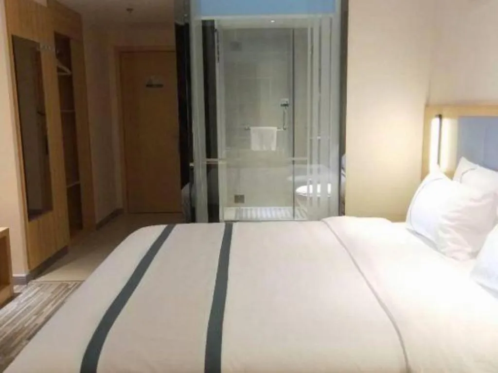 Bed in City Comfort Inn Deyang Shifang Yonghu Park