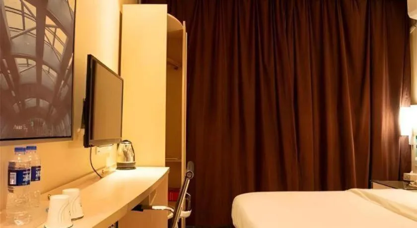 Bed in City Comfort Inn Xiantao Avenue Wangzhou Bridge Wushang