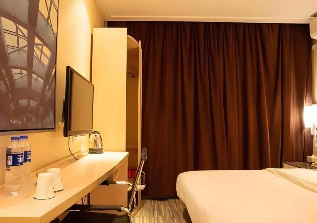 Bed in City Comfort Inn Xiantao Avenue Wangzhou Bridge Wushang