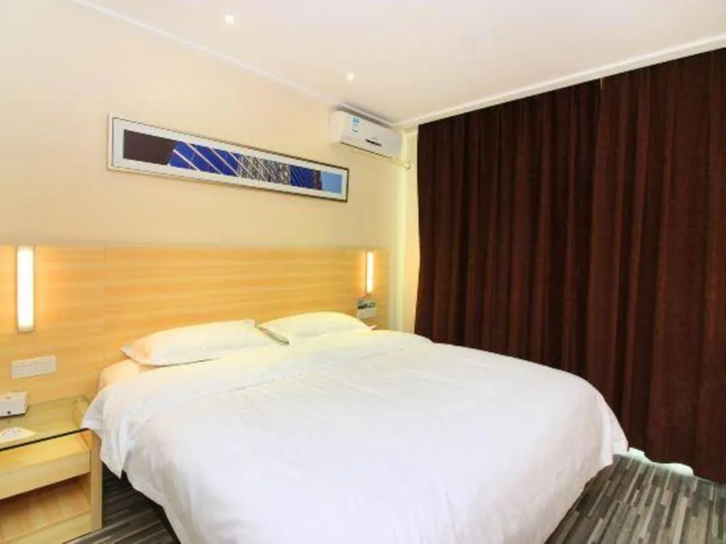 Bed in City Comfort Inn Huizhou Huiyang High-speed Railway Station