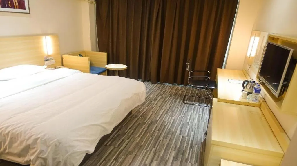 Bed in City Comfort Inn Huizhou Huiyang High-speed Railway Station