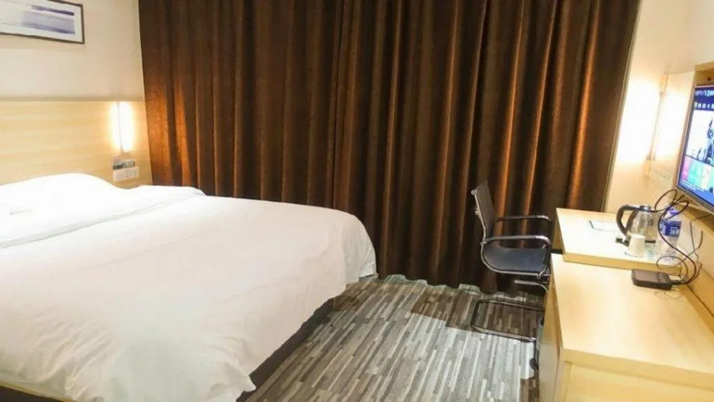 Bed in City Comfort Inn Huizhou Huiyang High-speed Railway Station