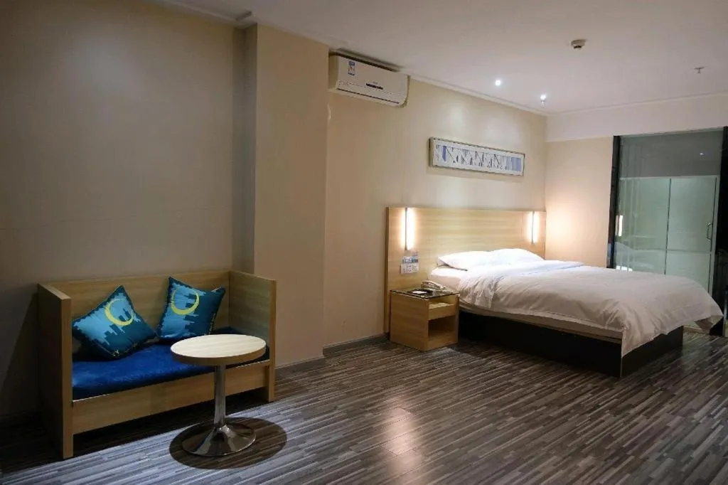 Bed in City Comfort Inn Huizhou Huiyang High-speed Railway Station