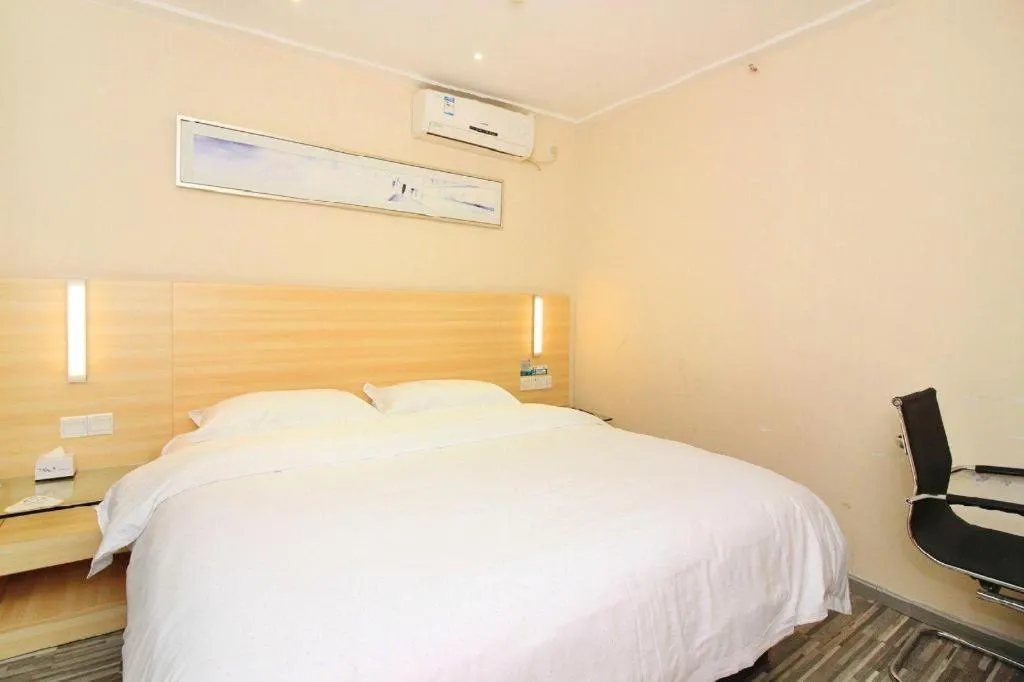 Bed in City Comfort Inn Huizhou Huiyang High-speed Railway Station