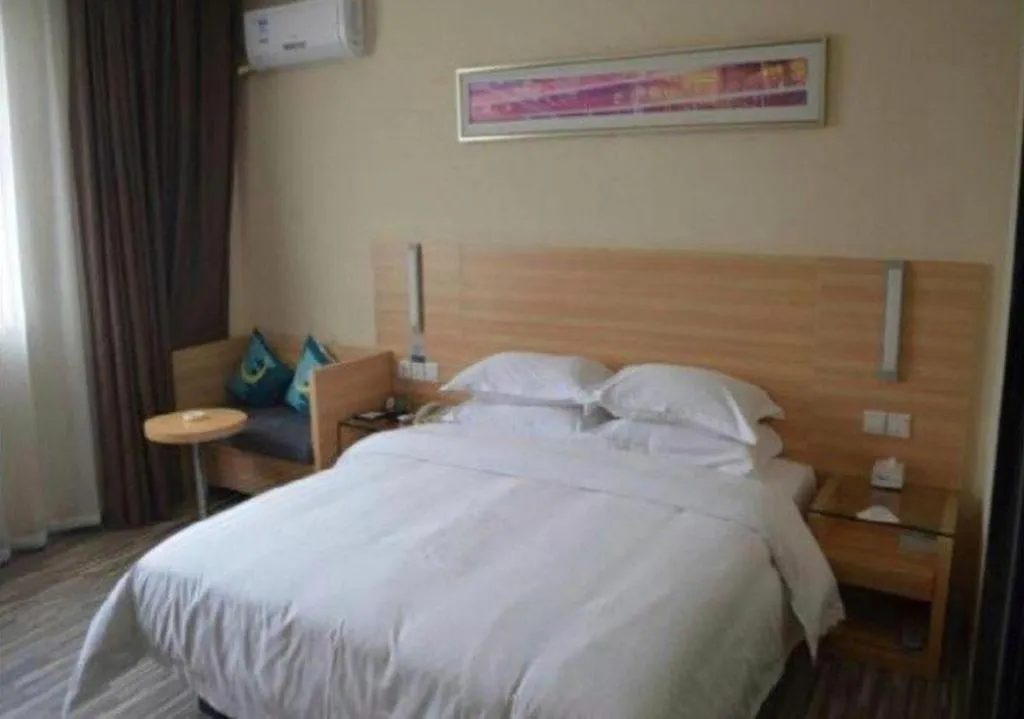 Bed in City Comfort Inn Huizhou Huiyang High-speed Railway Station