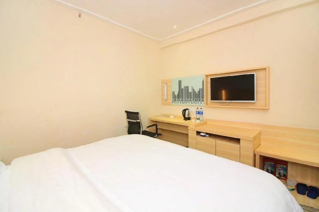 Bed in City Comfort Inn Huizhou Huiyang High-speed Railway Station