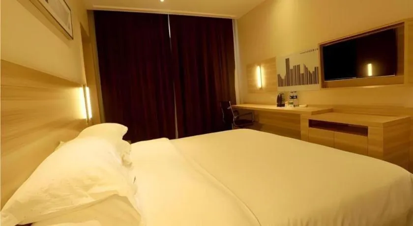 Bed in City Comfort Inn Huizhou Huiyang High-speed Railway Station