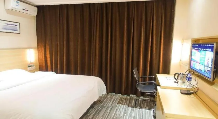 Bed in City Comfort Inn Huizhou Huiyang High-speed Railway Station