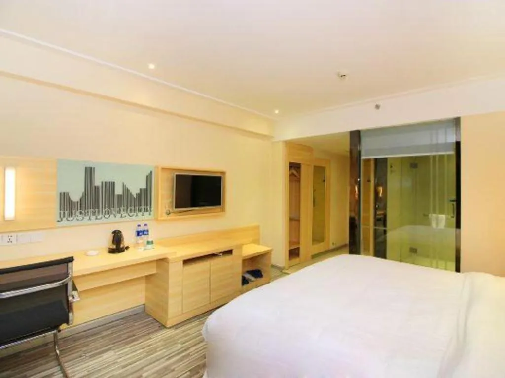 Bed in City Comfort Inn Huizhou Huiyang High-speed Railway Station