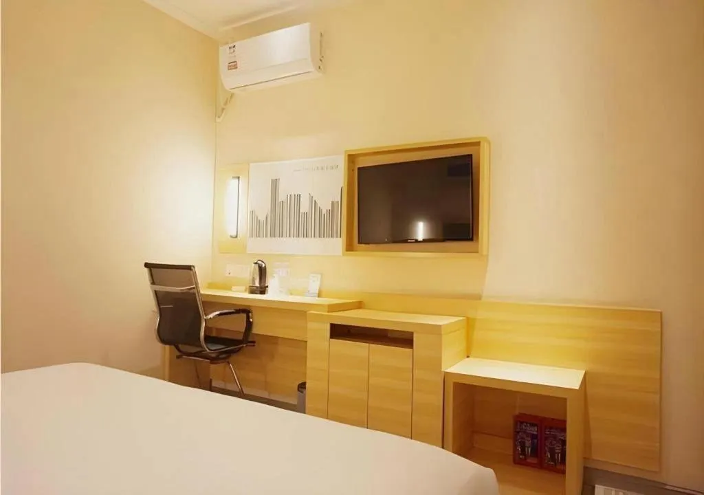 Bed in City Comfort Inn Zhanjiang Middle Renmin Avenue Dingsheng Square