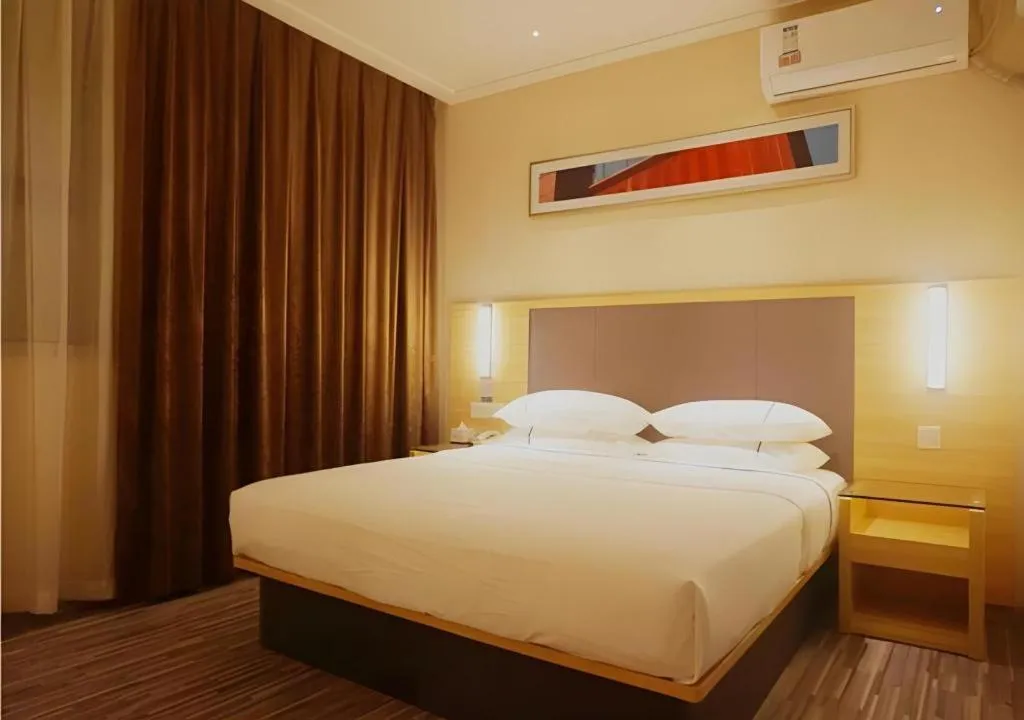 Bed in City Comfort Inn Zhanjiang Middle Renmin Avenue Dingsheng Square