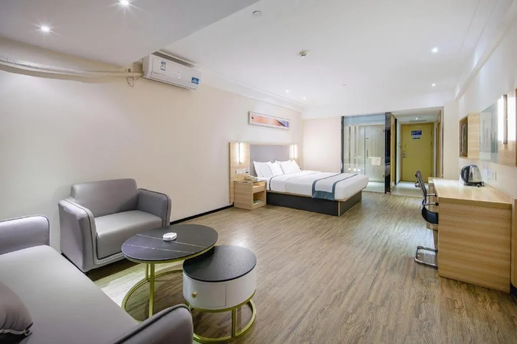 Bed in City Comfort Inn Wuzhou Arcade City Sanzongfu