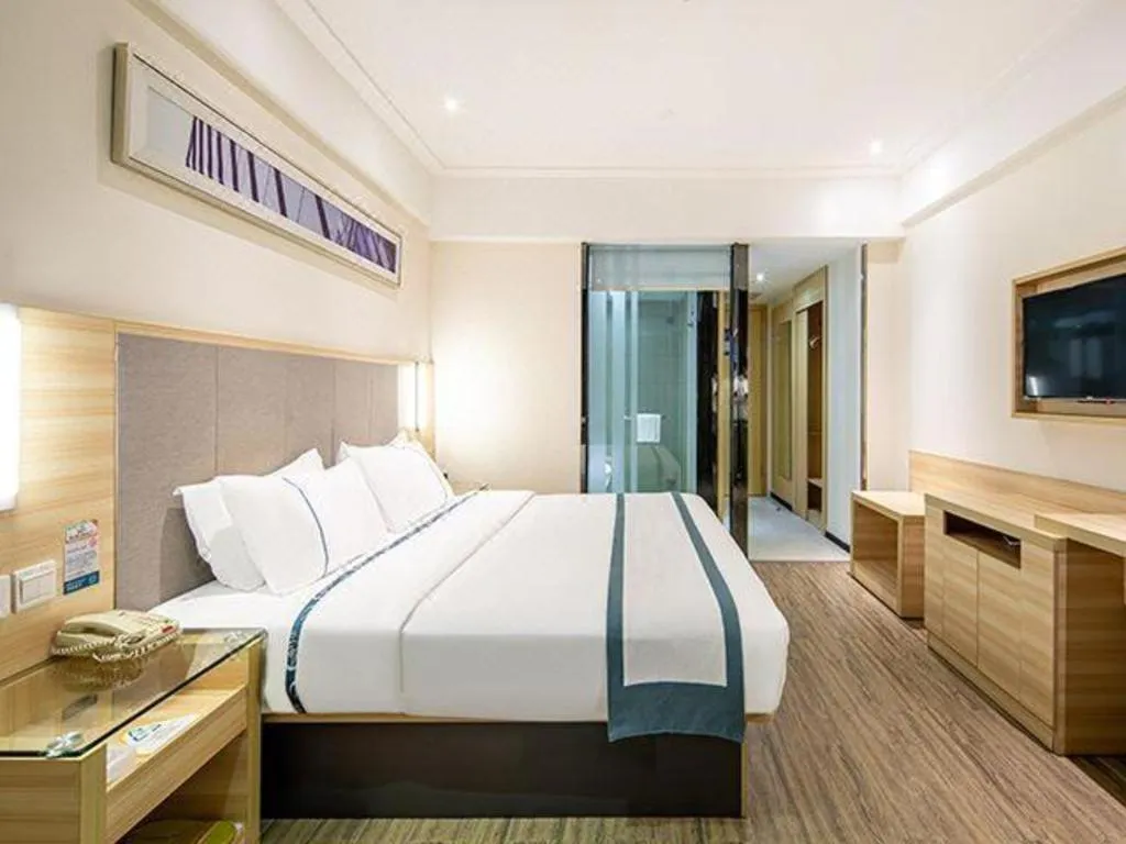 Bed in City Comfort Inn Wuzhou Arcade City Sanzongfu