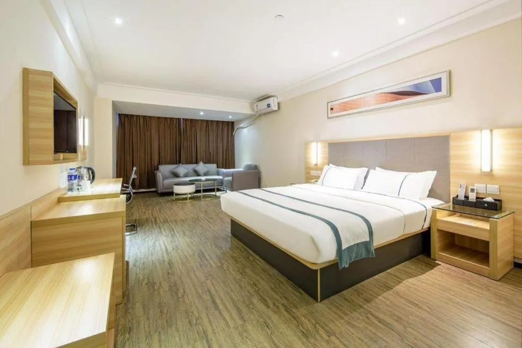 Bed in City Comfort Inn Wuzhou Arcade City Sanzongfu