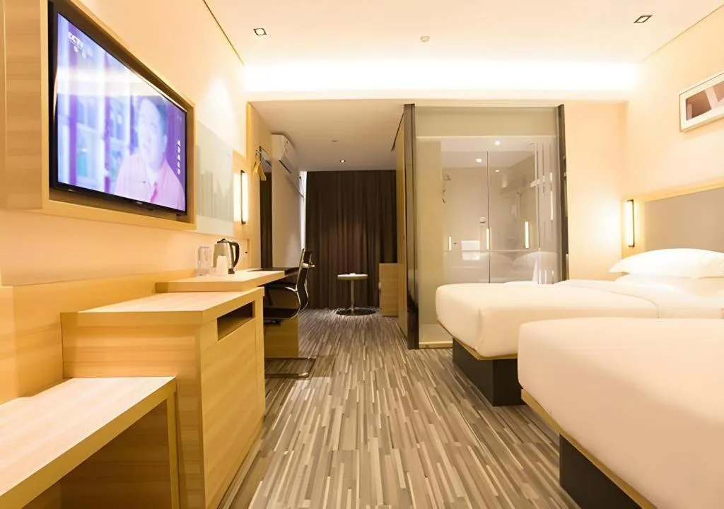 Bed in City Comfort Inn Wuzhou Arcade City Sanzongfu