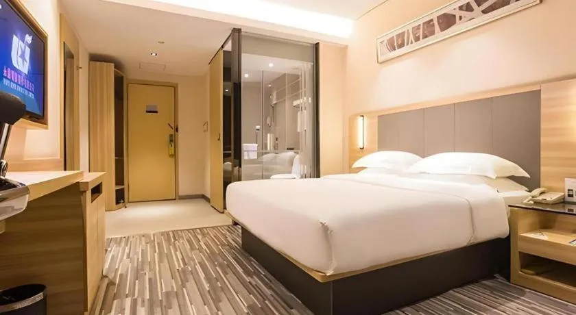 Bed in City Comfort Inn Wuzhou Arcade City Sanzongfu