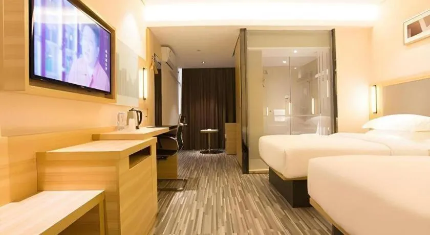 Bed in City Comfort Inn Wuzhou Arcade City Sanzongfu