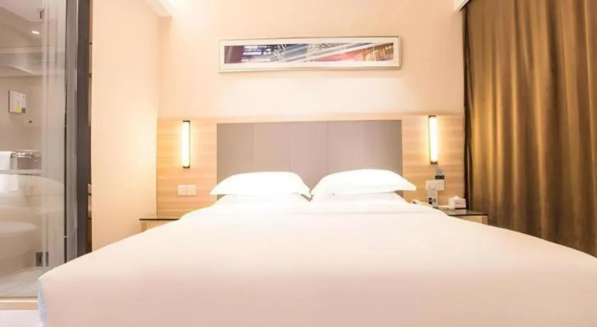 Bed in City Comfort Inn Wuzhou Arcade City Sanzongfu
