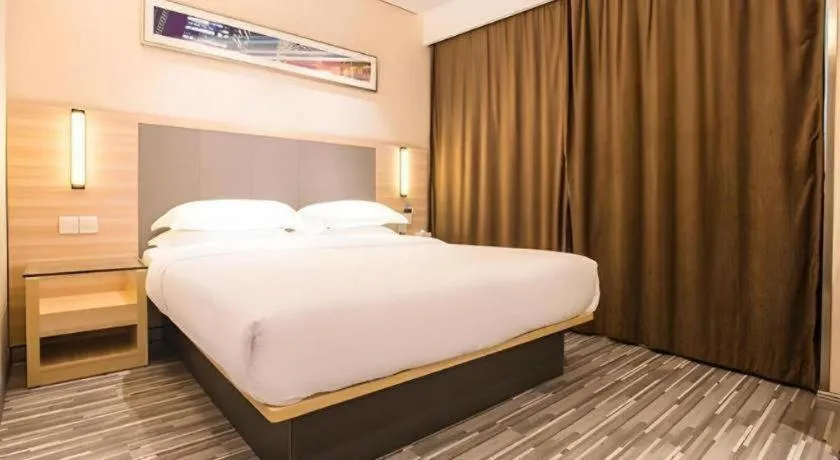 Bed in City Comfort Inn Wuzhou Arcade City Sanzongfu
