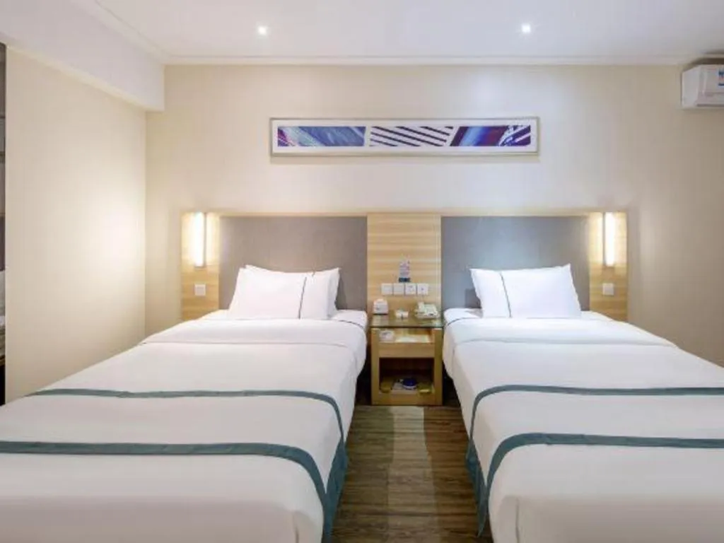 Bed in City Comfort Inn Wuzhou Arcade City Sanzongfu
