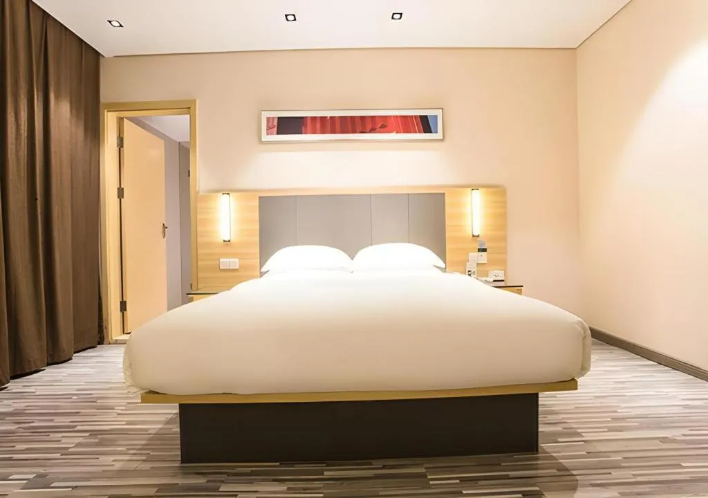 Bed in City Comfort Inn Wuzhou Arcade City Sanzongfu