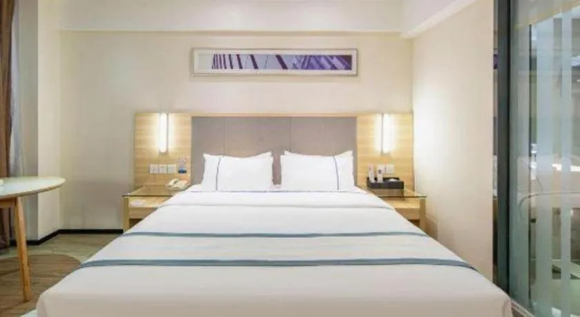 Bed in City Comfort Inn Wuzhou Arcade City Sanzongfu
