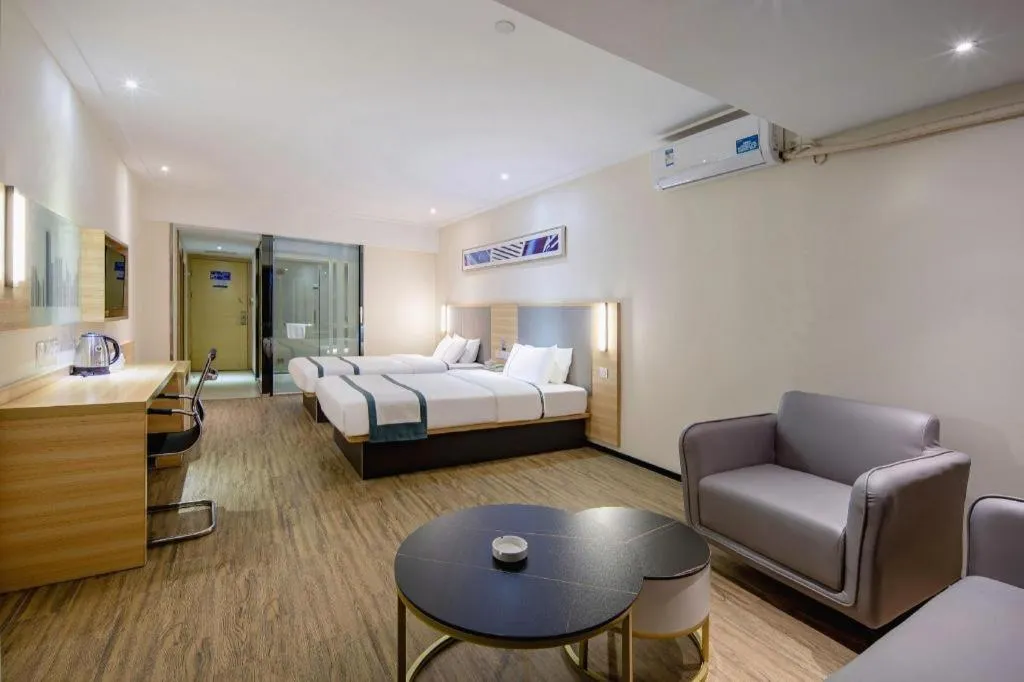 Bed in City Comfort Inn Wuzhou Arcade City Sanzongfu