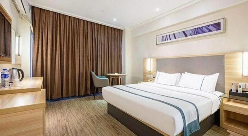 Bed in City Comfort Inn Wuzhou Arcade City Sanzongfu