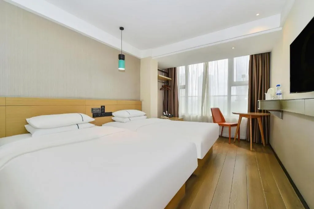 Bed in City Comfort Inn Guiyang North High Speed Railway Station