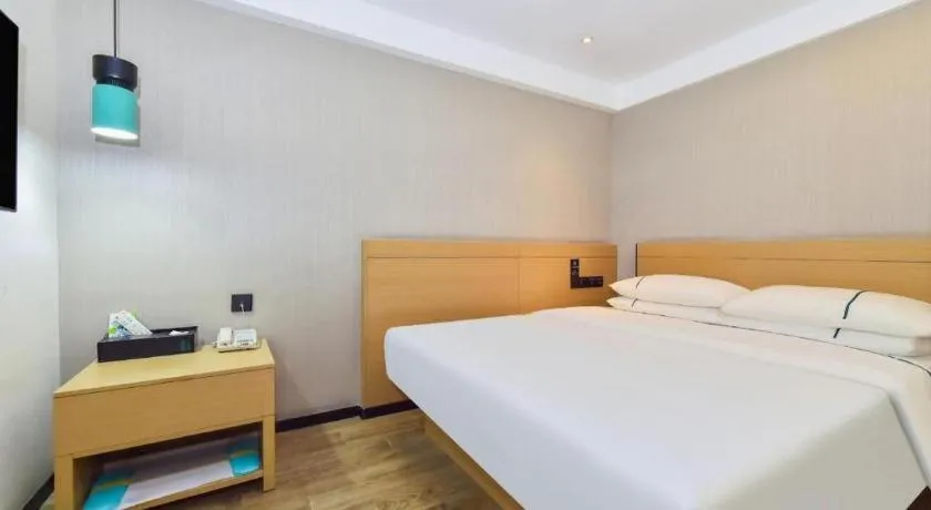 Bed in City Comfort Inn Guiyang North High Speed Railway Station