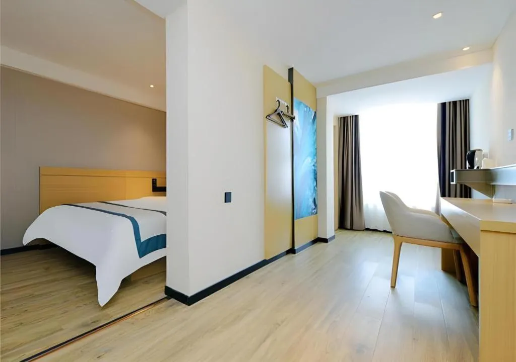 Bed in City Comfort Inn Guiyang North High Speed Railway Station