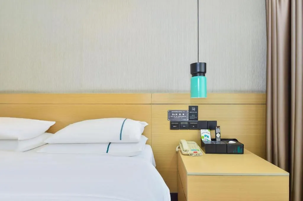 Bed in City Comfort Inn Guiyang North High Speed Railway Station