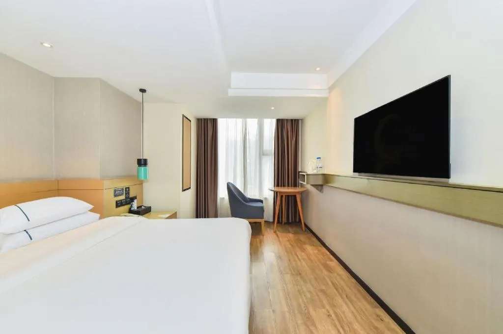 Bed in City Comfort Inn Guiyang North High Speed Railway Station