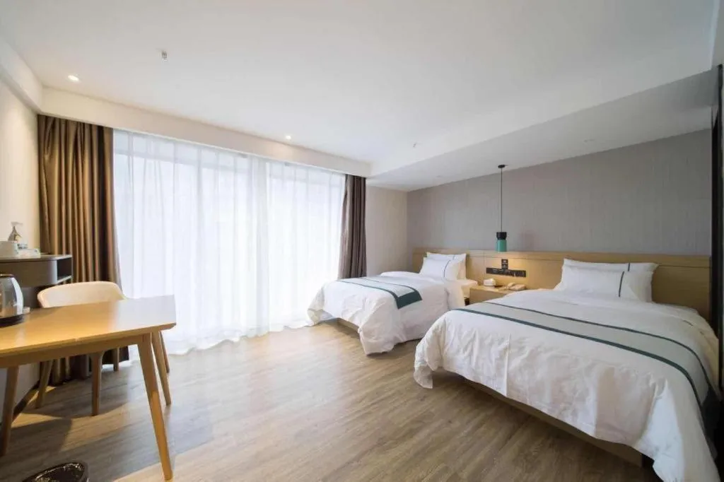 Bed in City Comfort Inn Guiyang North High Speed Railway Station