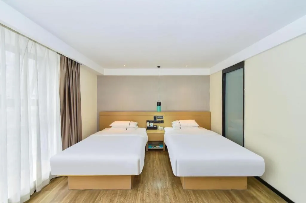 Bed in City Comfort Inn Guiyang North High Speed Railway Station
