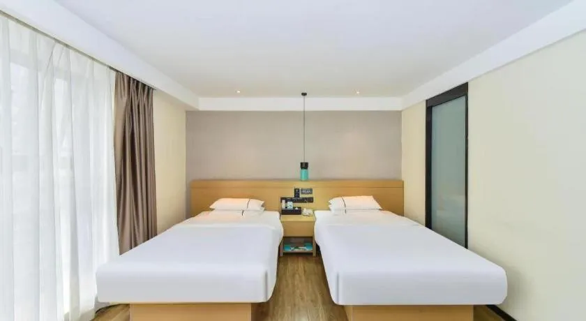 Bed in City Comfort Inn Guiyang North High Speed Railway Station