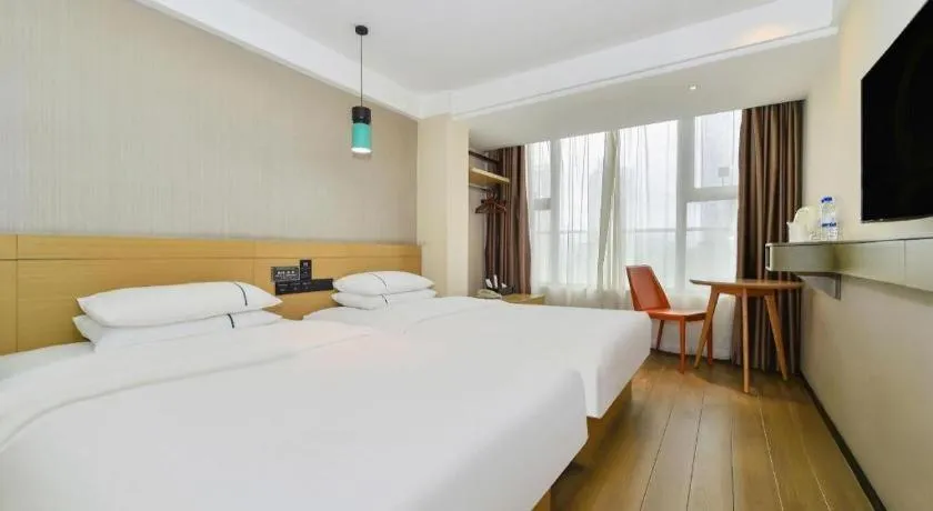 Bed in City Comfort Inn Guiyang North High Speed Railway Station