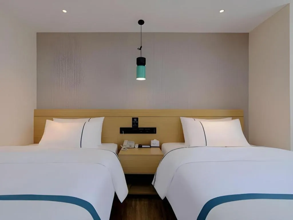 Bed in City Comfort Inn Guiyang North High Speed Railway Station