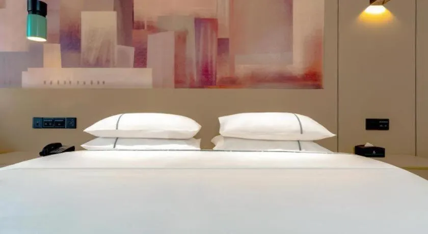 Bed in City Comfort Inn Zunyi Wuchuan