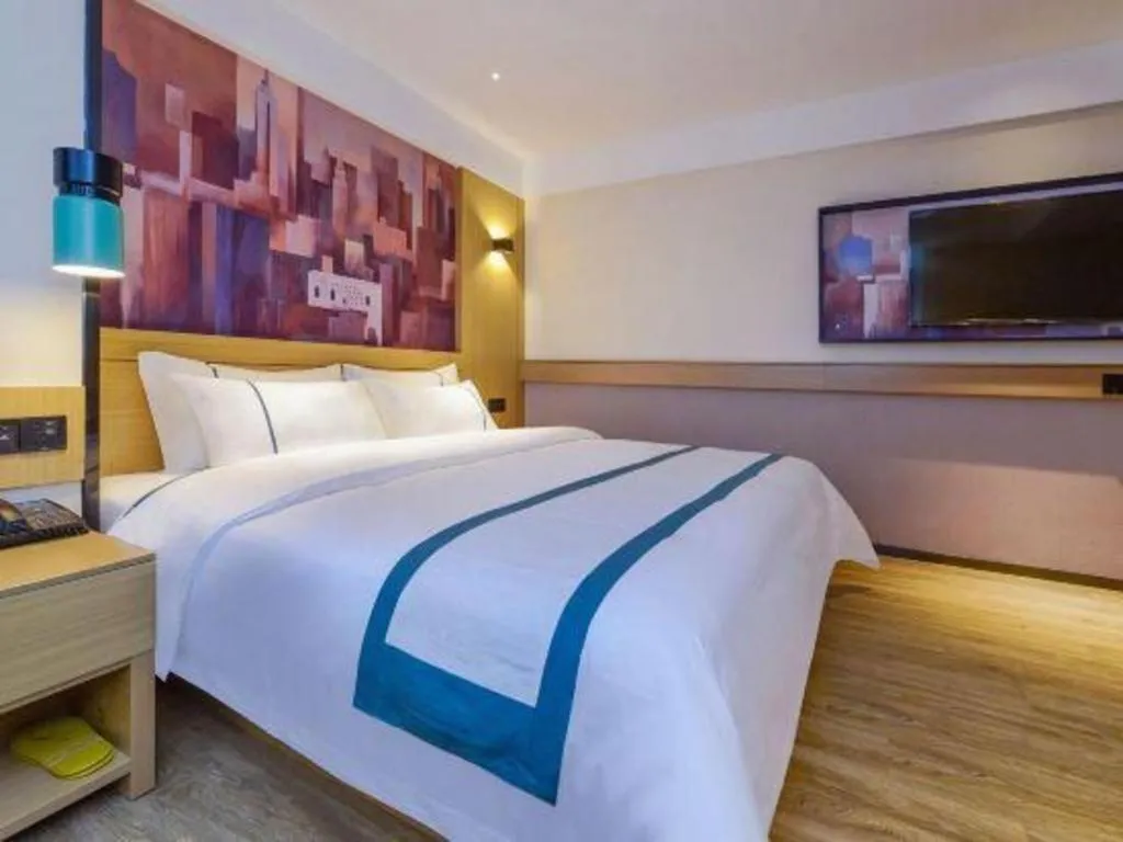 Bed in City Comfort Inn Zunyi Wuchuan