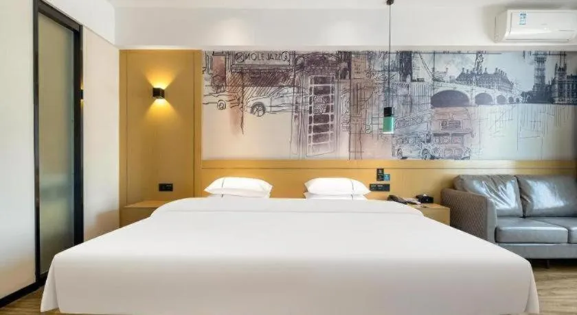 Bed in City Comfort Inn Nanning Kede Zoo Qingchuan Metro Station