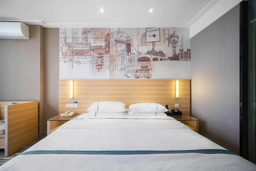 Bed in City Comfort Inn Lichuan Railway Station Tenglong Cave