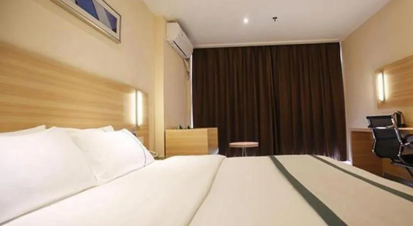 Bed in City Comfort Inn Lichuan Railway Station Tenglong Cave